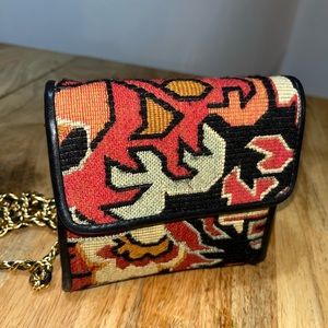 Casleigh Vintage Black Leather Carpet Crossbody